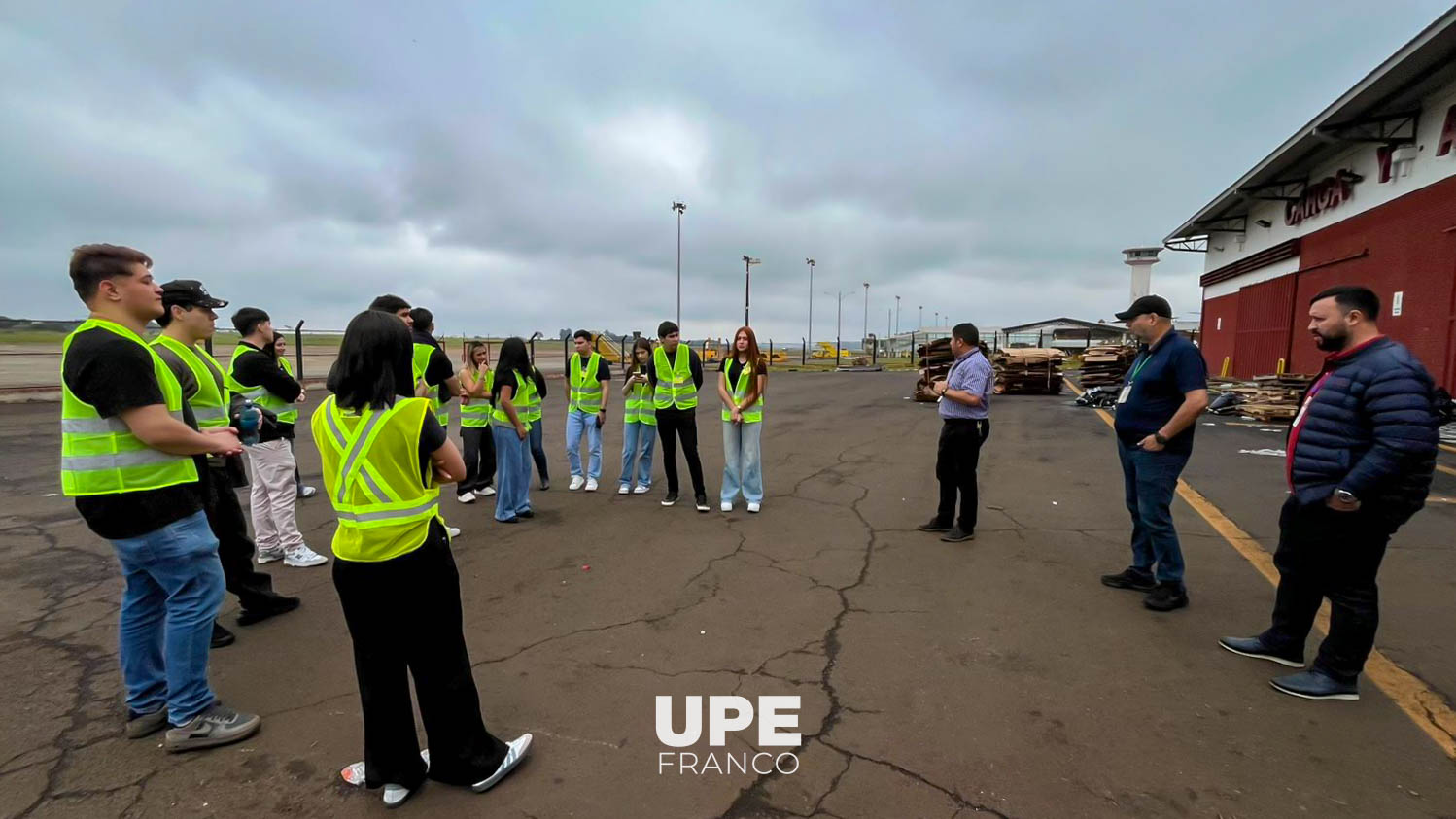 Estudiantes de Administración de Empresas realizaron visita técnica al Aeropuerto Internacional Guaraní